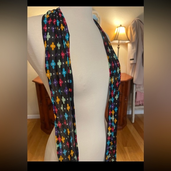 Black multicolor Louis Vuitton silk scarf - Picture 4 of 8